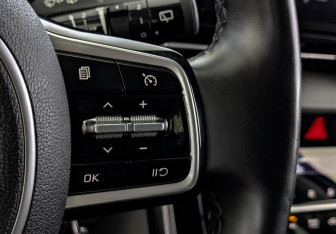 Подержанный автомобиль Kia Carnival 2021 года (30 фото)