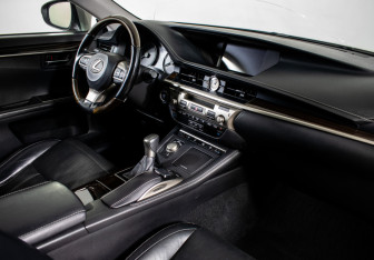 Подержанный автомобиль Lexus ES 2016 года (11 фото)