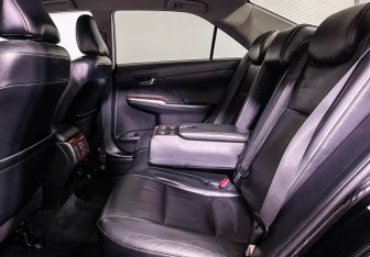 Подержанный автомобиль Toyota Camry Sedan 2012 года (10 фото)