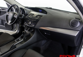 Подержанный автомобиль Mazda 3 Hatchback 2012 года (7 фото)