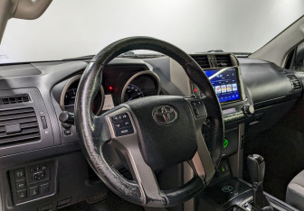 Подержанный автомобиль Toyota Land Cruiser Prado 2012 года (13 фото)