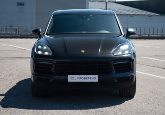 Подержанный автомобиль Porsche Cayenne 2020 года (2 фото)