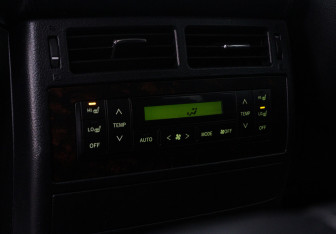 Подержанный автомобиль Toyota Land Cruiser Suv 2012 года (12 фото)