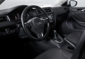 Подержанный автомобиль Volkswagen Jetta Sedan 2013 года (13 фото)