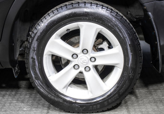 Подержанный автомобиль Toyota RAV4 2014 года (22 фото)