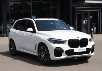 Подержанный автомобиль BMW X5 2020 года (3 фото)