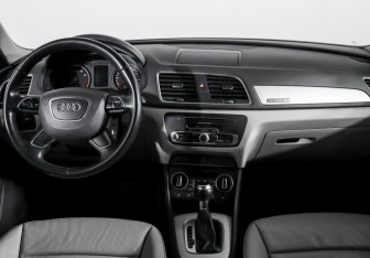 Подержанный автомобиль Audi Q3 2015 года (12 фото)