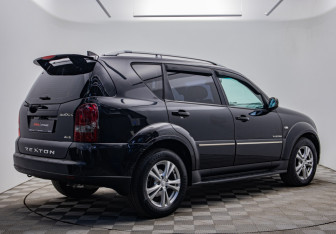 Подержанный автомобиль SsangYong Rexton 2011 года (5 фото)