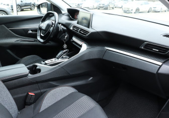 Подержанный автомобиль Peugeot 3008 2019 года (9 фото)