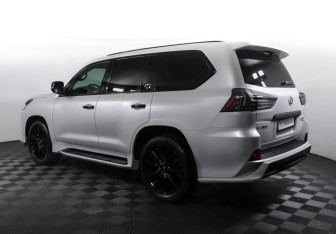 Подержанный автомобиль Lexus LX 2018 года (7 фото)