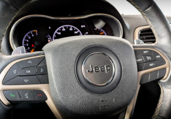 Подержанный автомобиль Jeep Grand Cherokee 2016 года (26 фото)