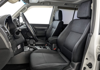Подержанный автомобиль Mitsubishi Pajero 2021 года (20 фото)