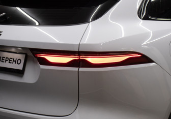 Подержанный автомобиль Jaguar F-Pace 2021 года (26 фото)