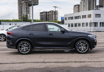 Подержанный автомобиль BMW X6 2020 года (4 фото)