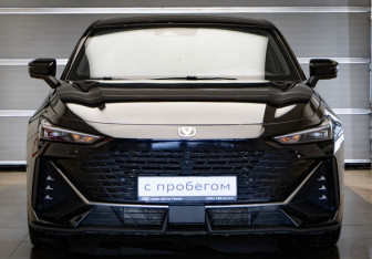 Подержанный автомобиль Changan UNI-V 2023 года (2 фото)