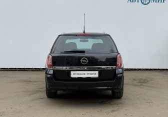 Подержанный автомобиль Opel Astra Wagon 2008 года (6 фото)