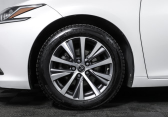 Подержанный автомобиль Lexus ES 2020 года (29 фото)