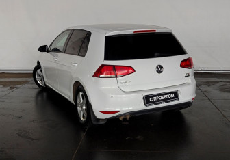 Подержанный автомобиль Volkswagen Golf Hatchback 2014 года (4 фото)