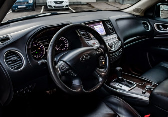 Подержанный автомобиль Infiniti QX60 2014 года (10 фото)