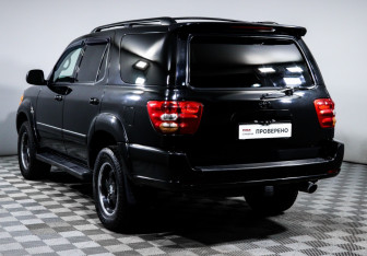 Подержанный автомобиль Toyota Sequoia 2004 года (7 фото)