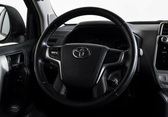 Подержанный автомобиль Toyota Land Cruiser Prado 2019 года (13 фото)