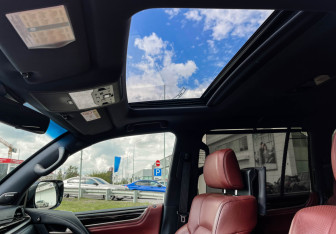 Подержанный автомобиль Lexus LX 2020 года (21 фото)