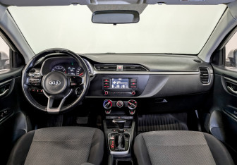 Подержанный автомобиль Kia Rio Hatchback 2021 года (13 фото)