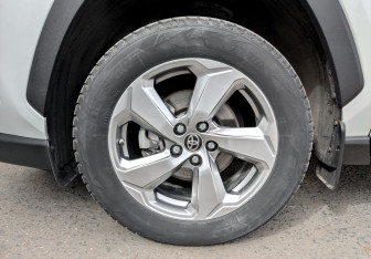Подержанный автомобиль Toyota RAV4 2019 года (18 фото)
