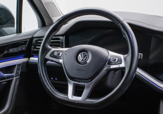 Подержанный автомобиль Volkswagen Touareg 2020 года (15 фото)