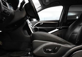 Подержанный автомобиль Volvo XC70 2014 года (23 фото)