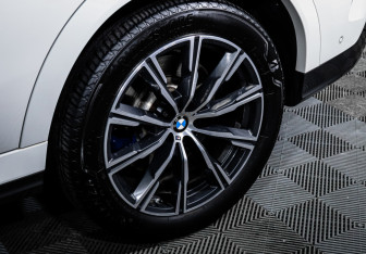 Подержанный автомобиль BMW X6 2021 года (15 фото)
