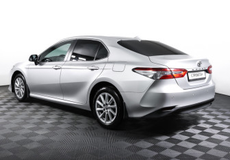 Подержанный автомобиль Toyota Camry Sedan 2021 года (7 фото)