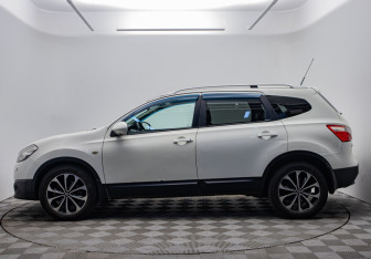 Подержанный автомобиль Nissan Qashqai+2 2012 года (2 фото)