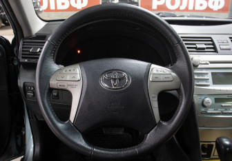 Подержанный автомобиль Toyota Camry Sedan 2006 года (17 фото)
