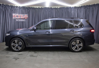 Подержанный автомобиль BMW X7 2021 года (8 фото)