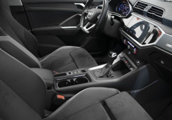 Подержанный автомобиль Audi Q3 2021 года (31 фото)