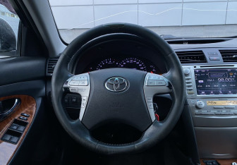 Подержанный автомобиль Toyota Camry Sedan 2011 года (12 фото)