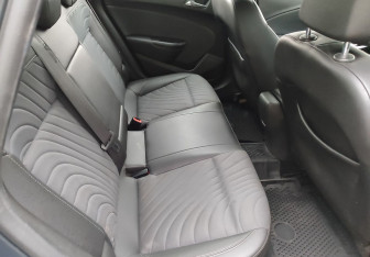 Подержанный автомобиль Opel Astra Sedan 2014 года (10 фото)