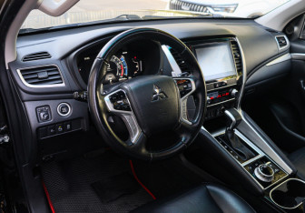 Подержанный автомобиль Mitsubishi Montero Sport 2022 года (12 фото)