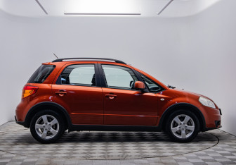 Подержанный автомобиль Suzuki SX4 Hatchback 2010 года (4 фото)