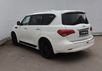 Подержанный автомобиль Infiniti QX80 2015 года (6 фото)