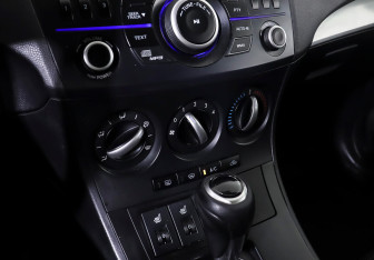 Подержанный автомобиль Mazda 3 Sedan 2012 года (14 фото)