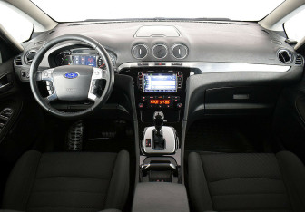 Подержанный автомобиль Ford S-MAX 2014 года (7 фото)