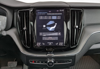Подержанный автомобиль Volvo XC60 2021 года (17 фото)