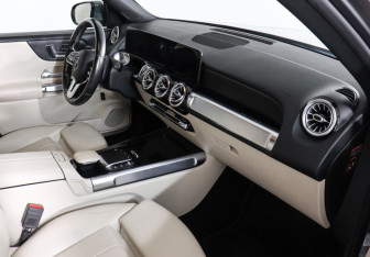 Подержанный автомобиль Mercedes-Benz GLB 2020 года (12 фото)