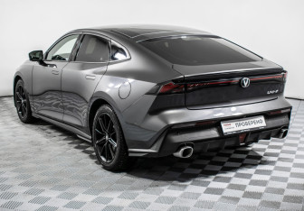 Подержанный автомобиль Changan UNI-V 2023 года (7 фото)