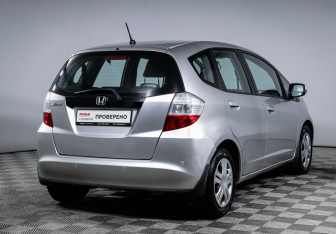 Подержанный автомобиль Honda Jazz 2009 года (5 фото)