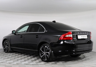 Подержанный автомобиль Volvo S80 2008 года (7 фото)