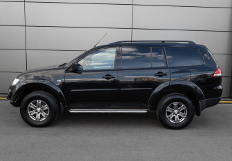 Подержанный автомобиль Mitsubishi Pajero Sport 2013 года (7 фото)