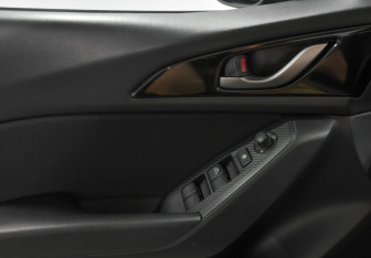Подержанный автомобиль Mazda 3 Sedan 2015 года (11 фото)